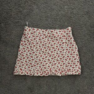 White Floral Ruffle Hem Mini Skirt